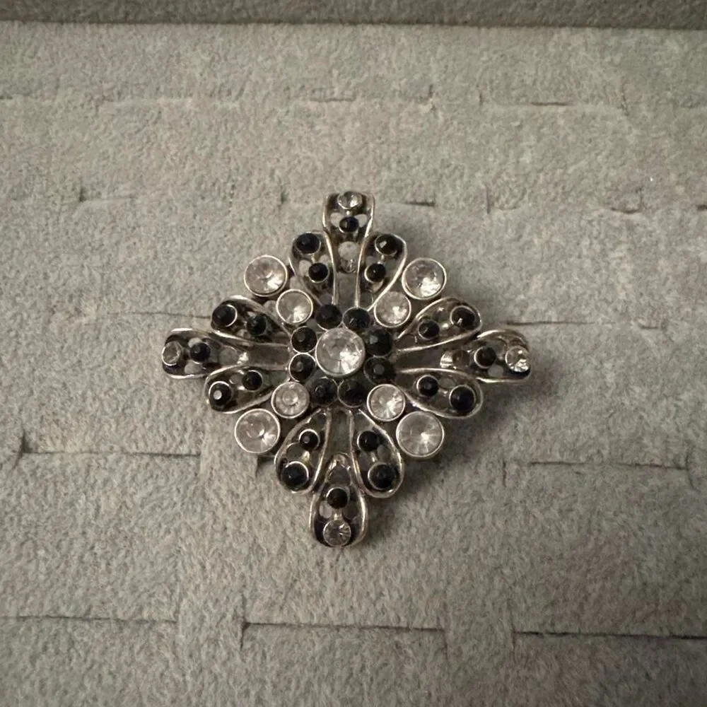 Unbranded Women's Black and Silver Jewellery